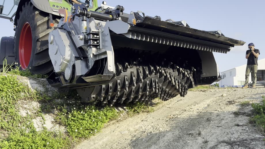 ストーンクラッシャーの破砕ドラムと歯先